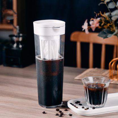 Cold brew coffee maker with stainless filter — hero view